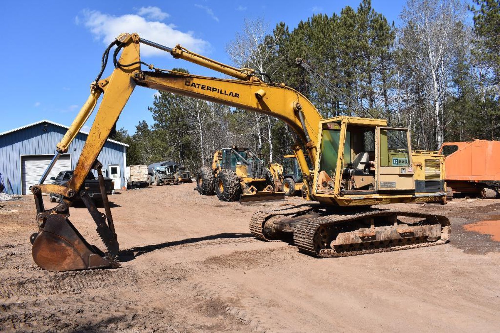 Cat 225 Excavator