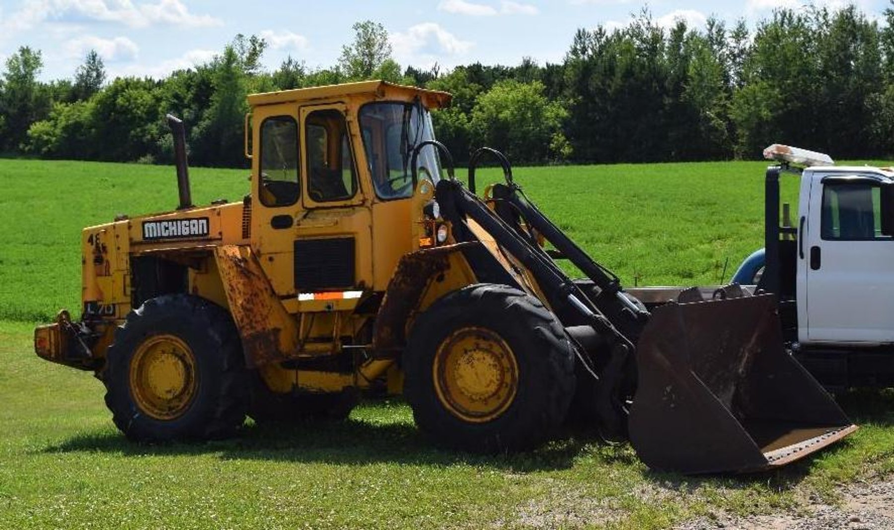 Michigan L70 Front Loader