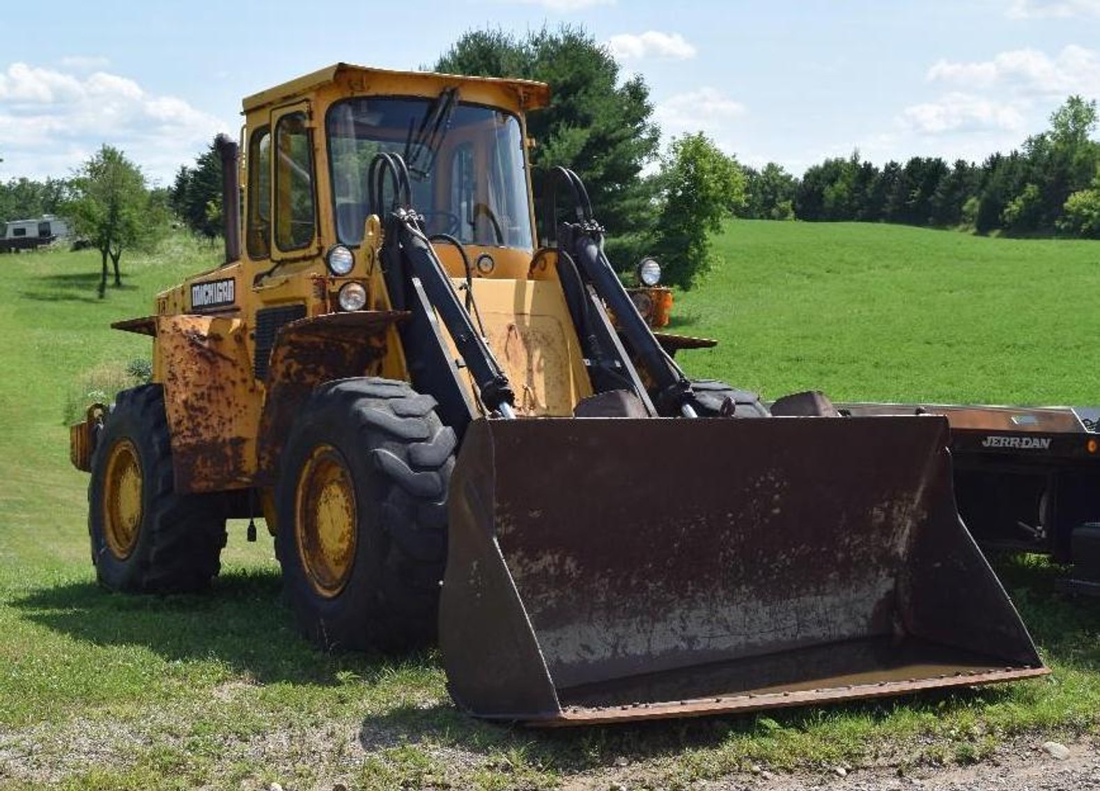 Michigan L70 Front Loader