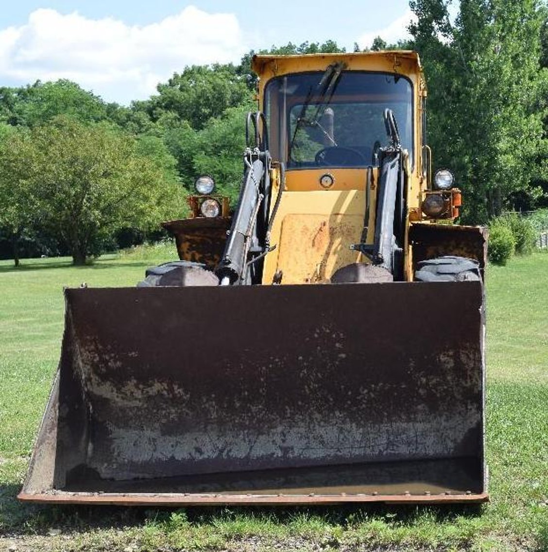 Michigan L70 Front Loader