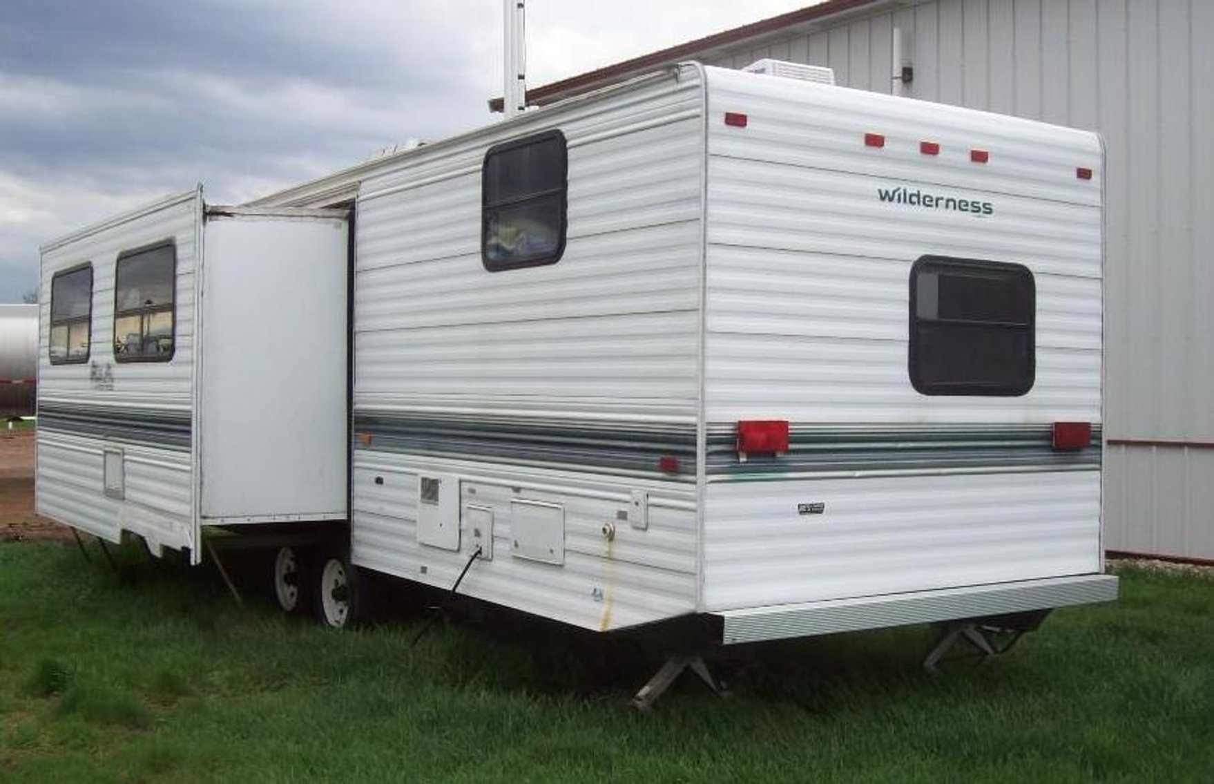 1995 Wilderness 35' Travel Trailer