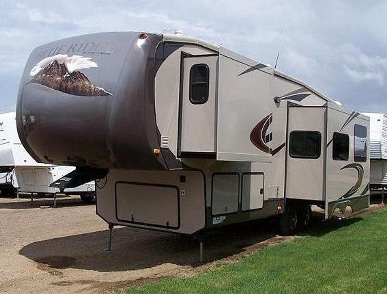 (4) 2011-2014 5th Wheel Travel Trailers