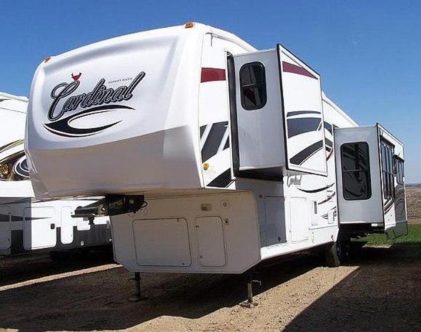 (4) 2011-2014 5th Wheel Travel Trailers