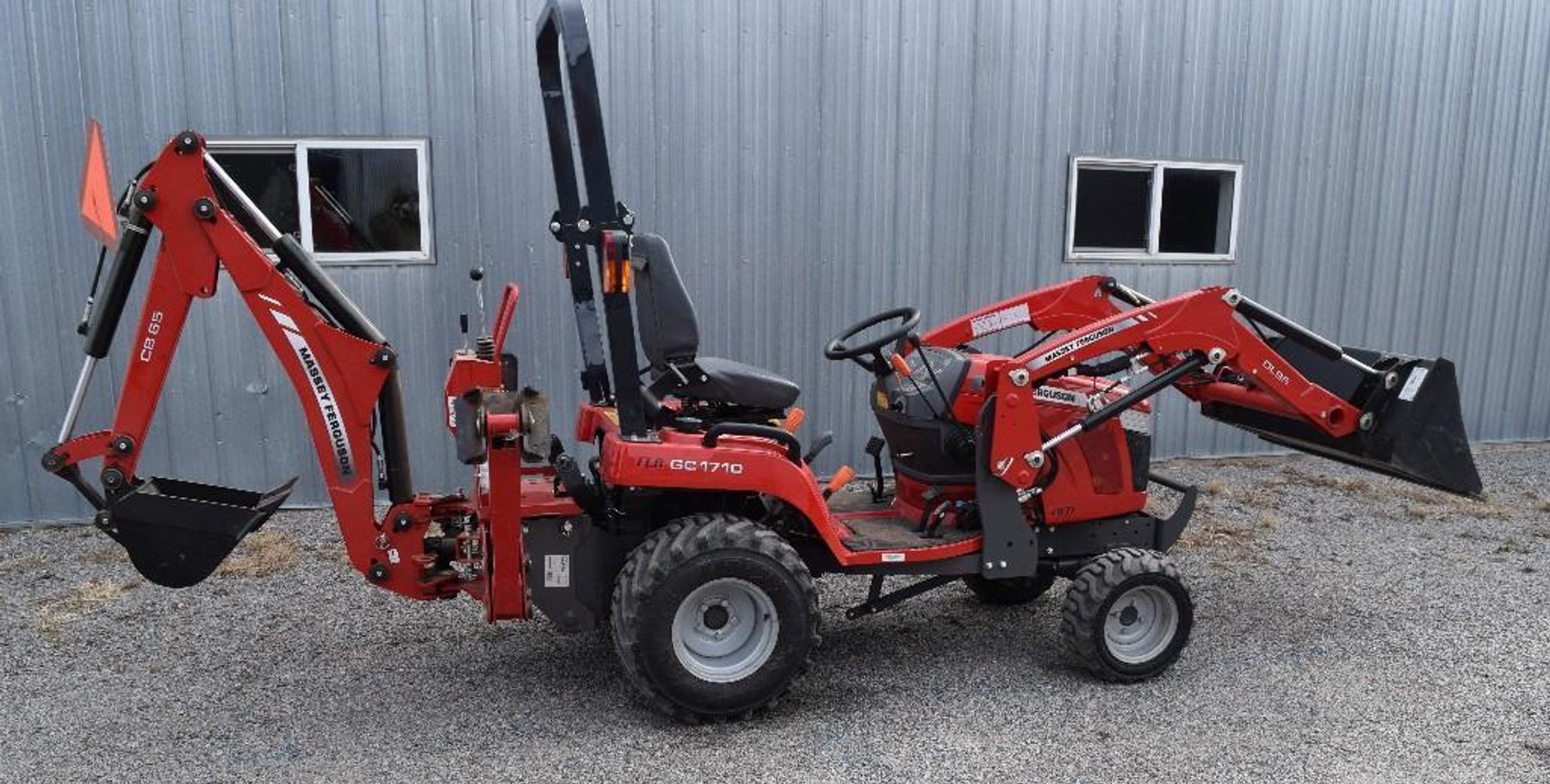 2015 Massey Ferguson GC 1710 TLB