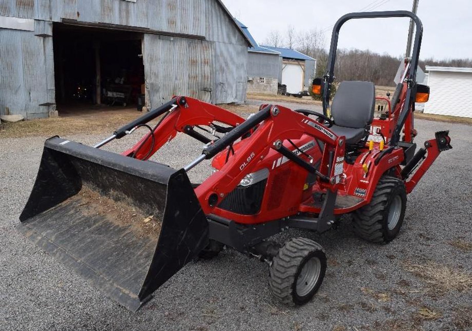 2015 Massey Ferguson GC 1710 TLB