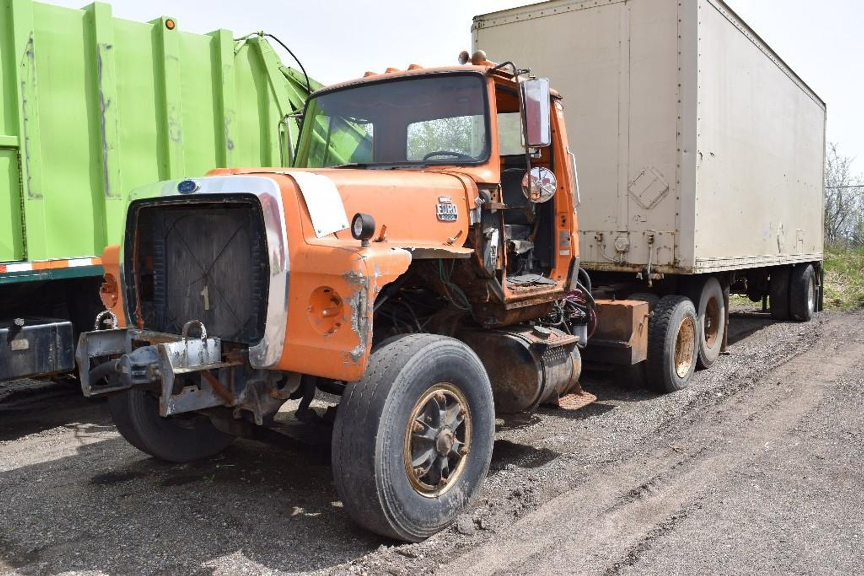 Garbage Truck, Roll Off Truck, Mac Walking Floor Trailer, Yard Truck, & Surplus Hydraulic Cylinders