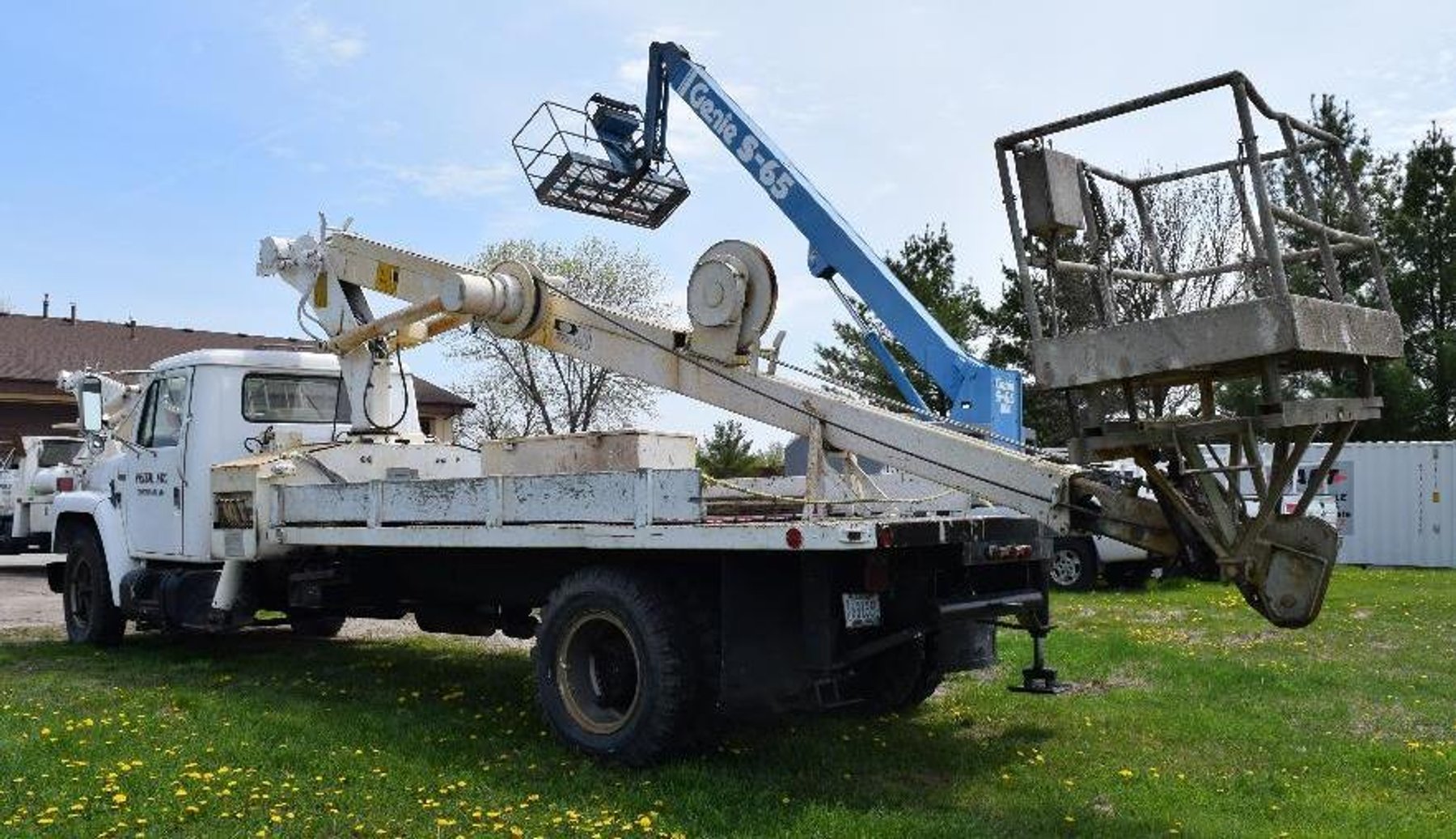 1987 International S1900 Boom Truck