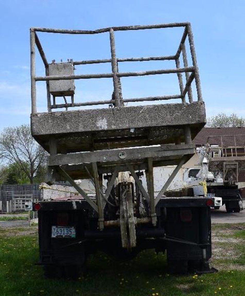 1987 International S1900 Boom Truck