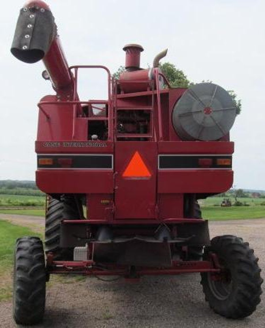 Case IH 1666 Combine