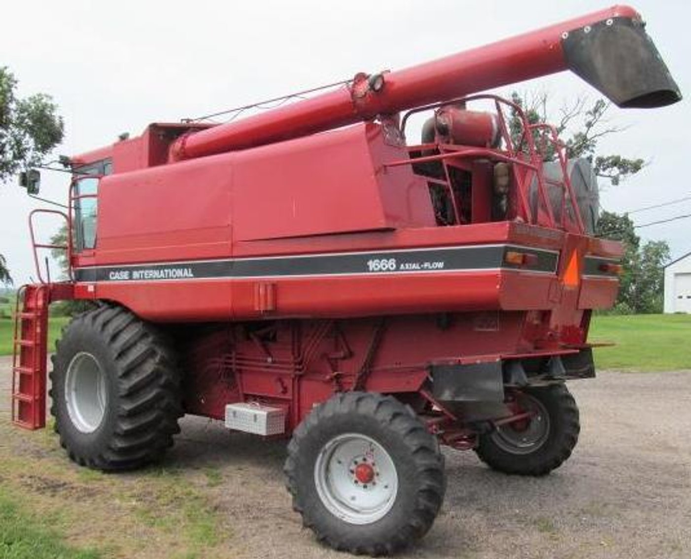 Case IH 1666 Combine