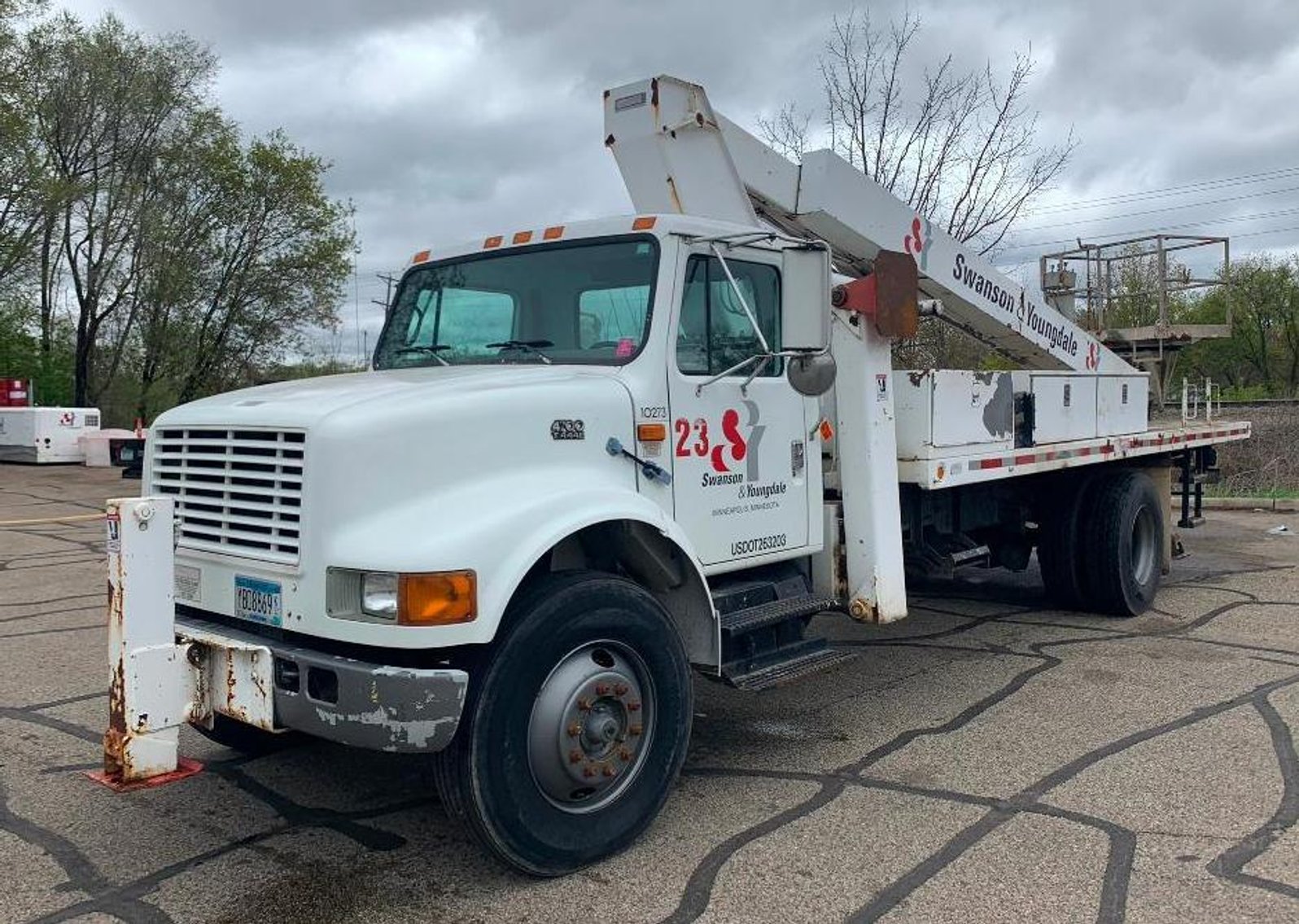 1998 International 4700 4X2, Ingersoll Rand Air Compressor, Generac Generator & Surface Grinder