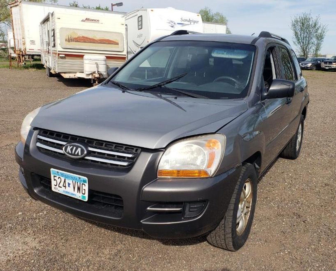 2006 Kia Sportage 4WD and 1995 Crestliner 19' Boat