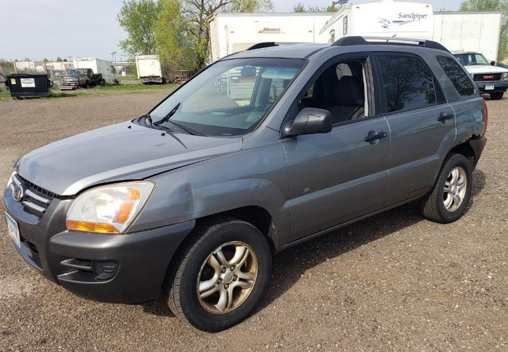 2006 Kia Sportage 4WD and 1995 Crestliner 19' Boat