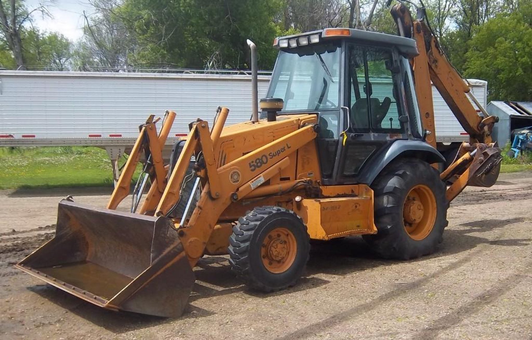 Construction Equipment: Excavators, Dozer, Trucks, Packers & More