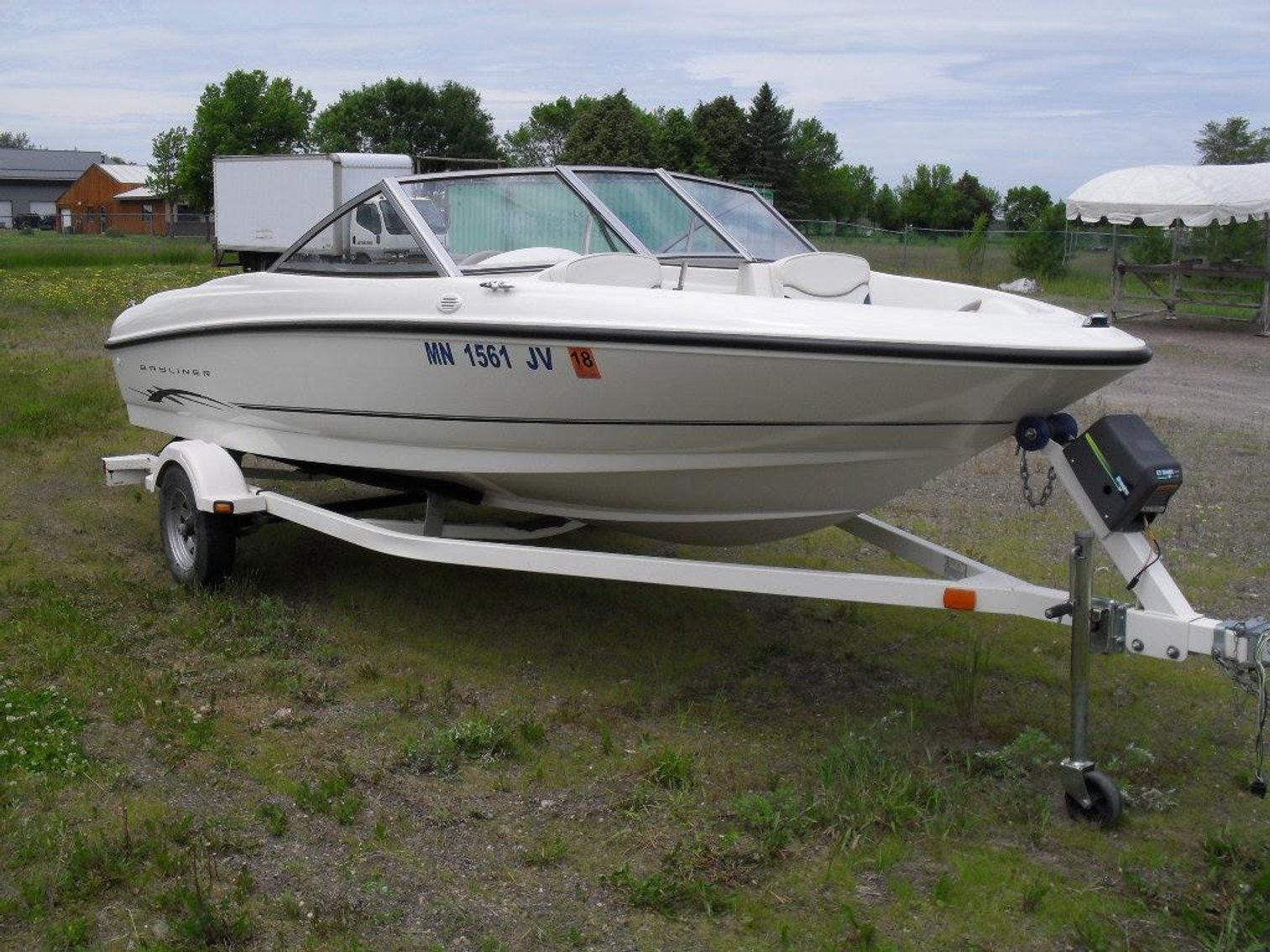 2004 Bayliner 17.5' Runabout 3.0 Mercruiser & Aluminum Boat Lift With Canopy