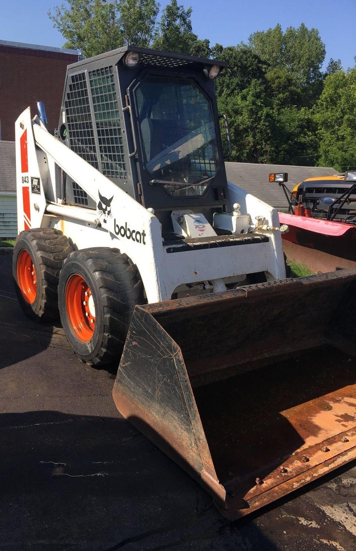 2009 Ford F-350 With Plow, 2011 Ford E-350 Cargo Van, 2010 Ford F-150 XL With Utility Topper & Bobcat 843