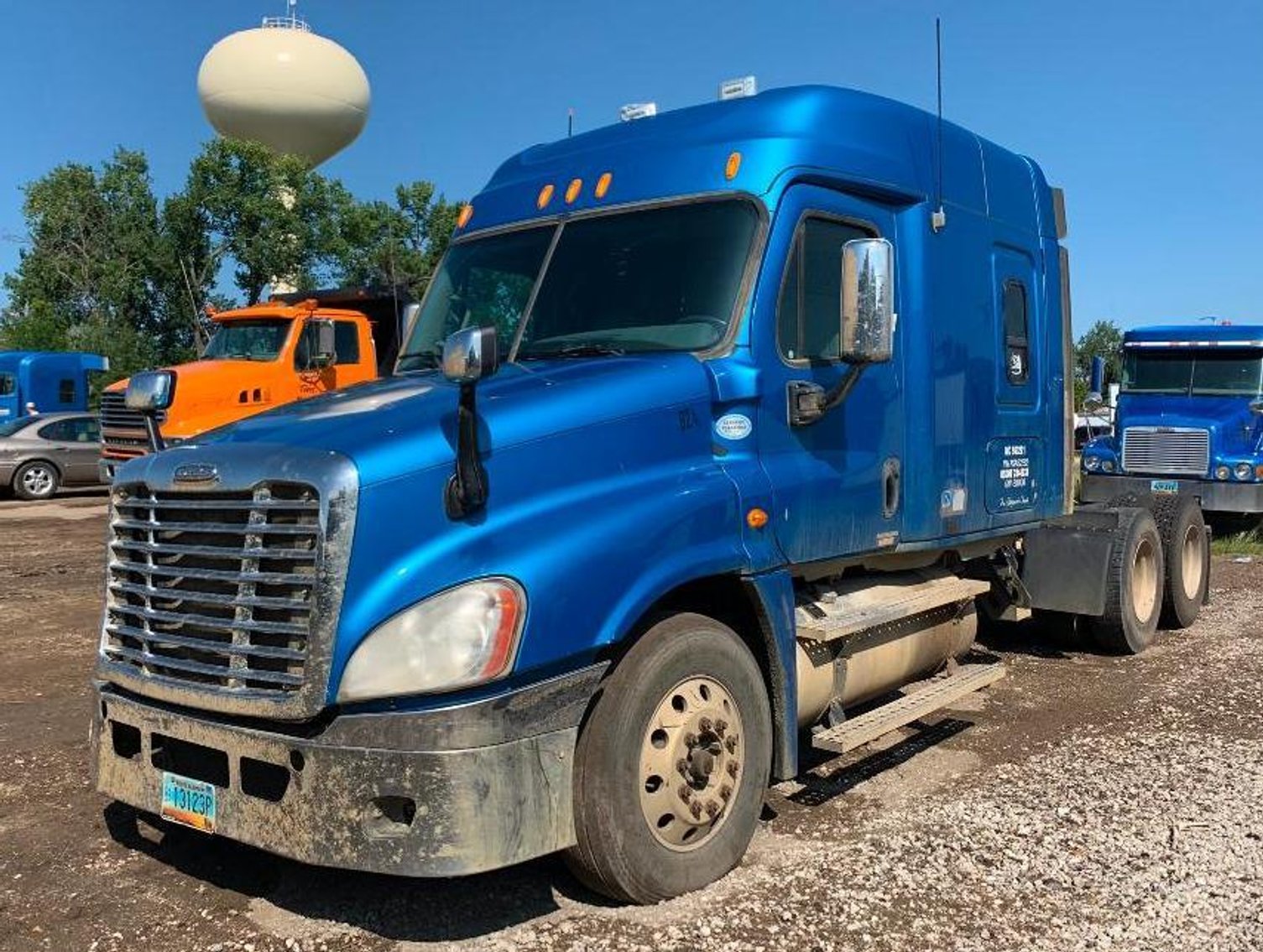 (10) Freightliner Semis