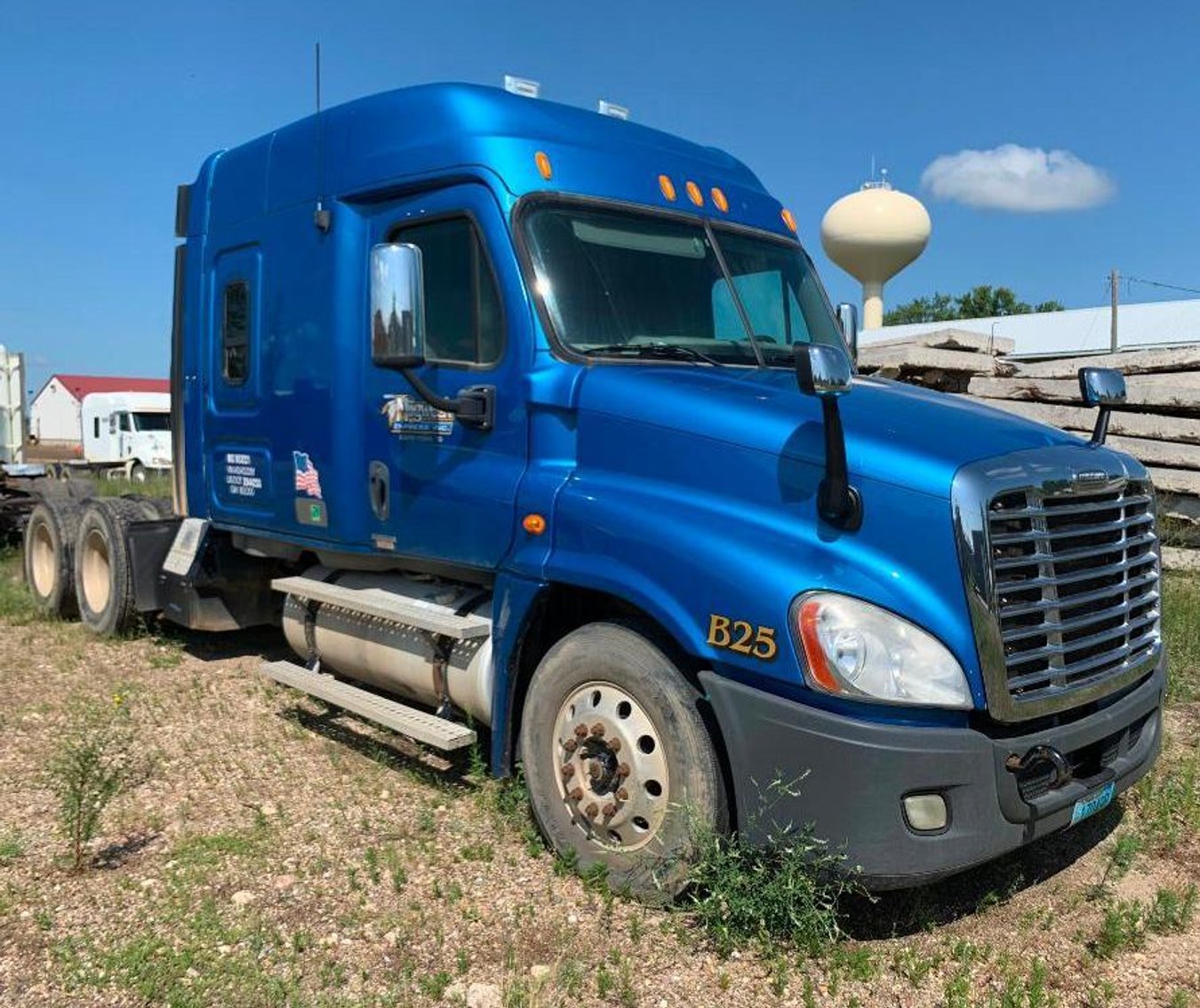 (10) Freightliner Semis