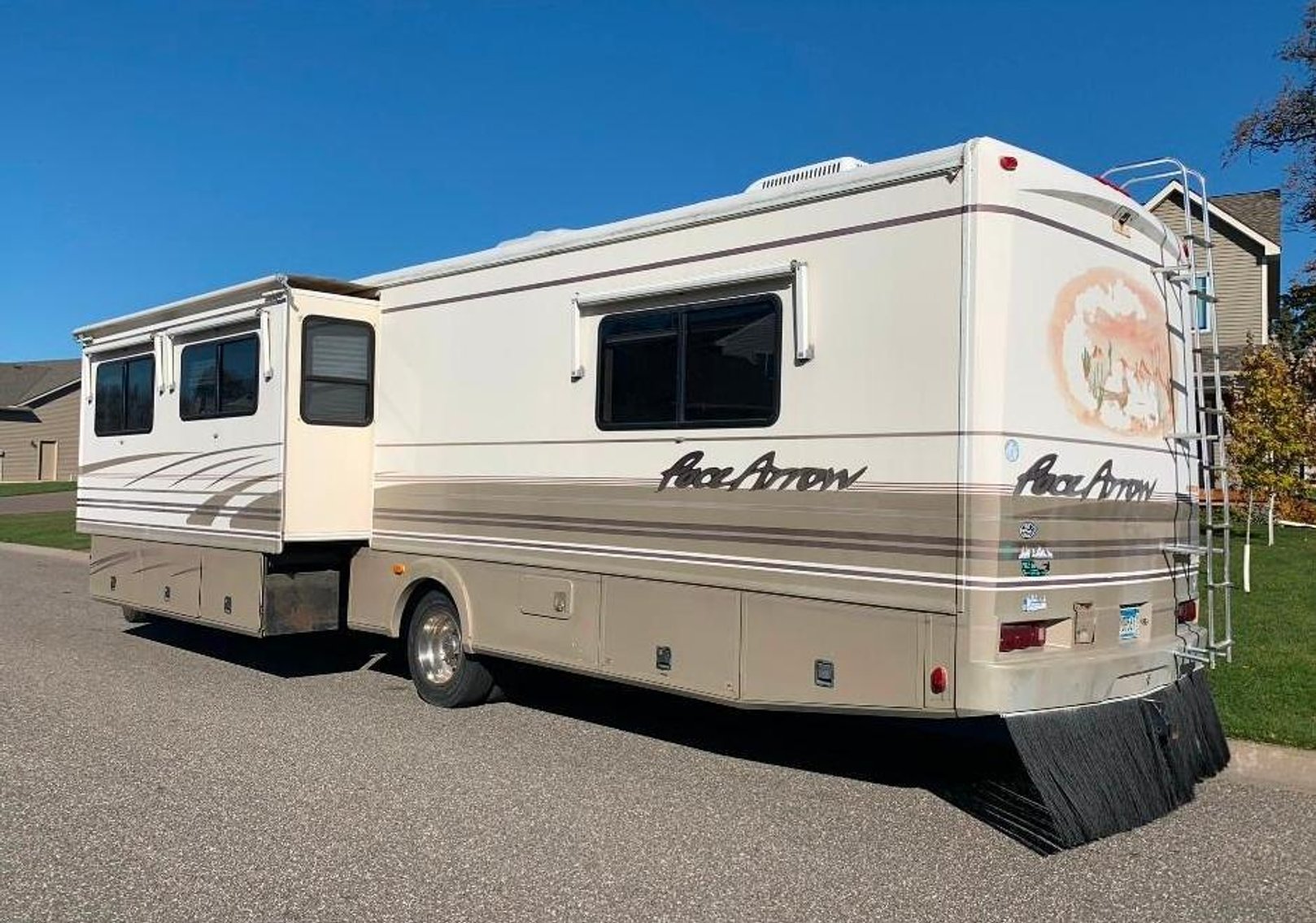 2000 Pace Arrow Triton V10 Fleetwood Motorhome