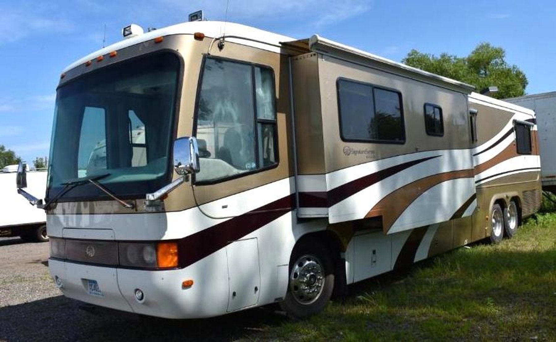 (18) Units: Motorhomes, Travel Trailers & 5th Wheels