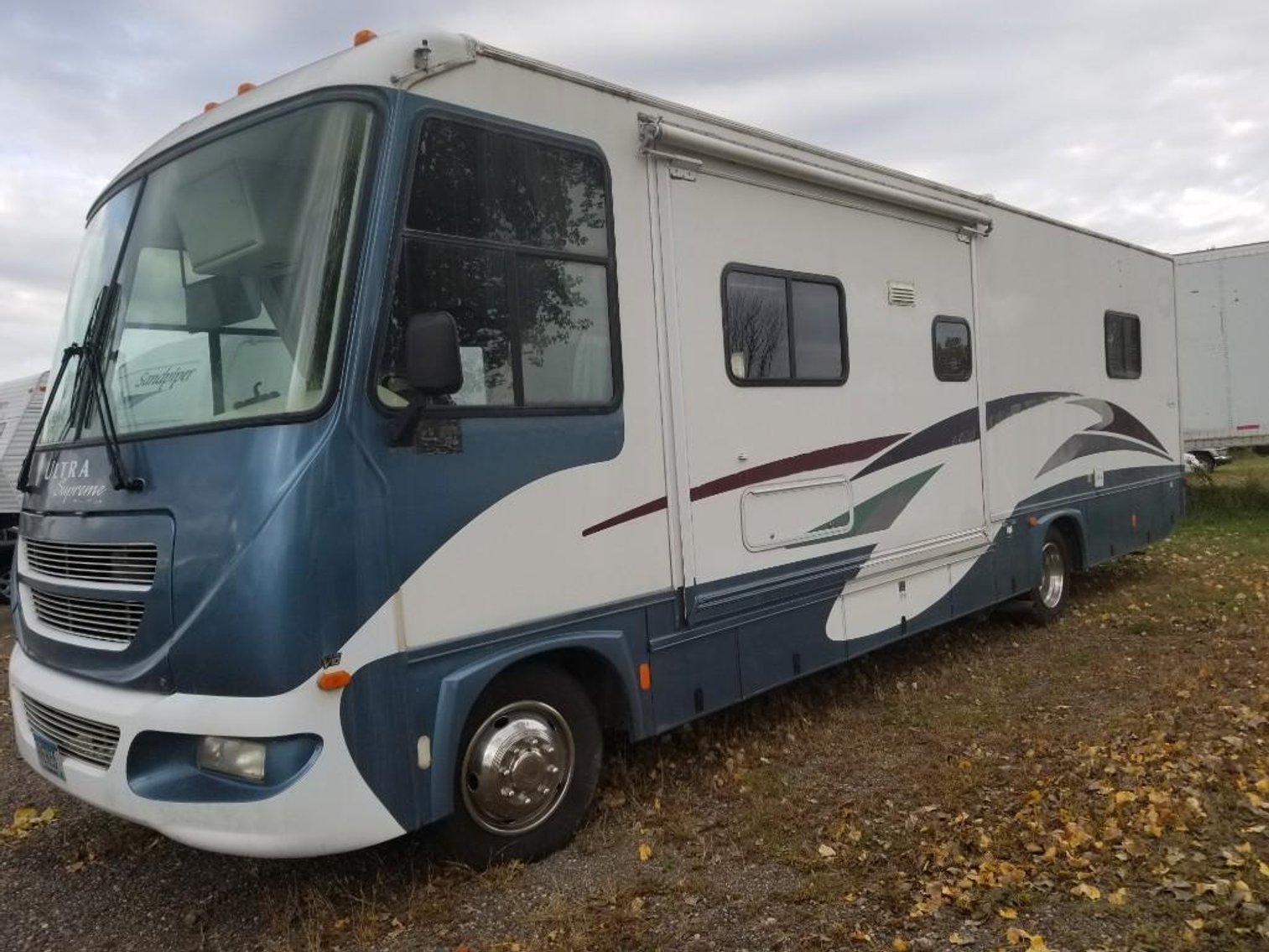 Gulf Stream 32' Coach Motorhome, 2005 Chevrolet 1500, & Wildcat 5th Wheel