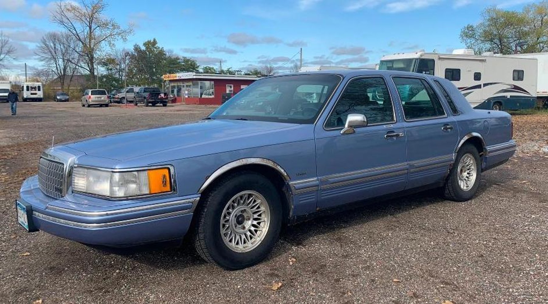 1994 Lincoln Town Car & 2002 Ultra Supreme By Gulf Stream 32’ Coach