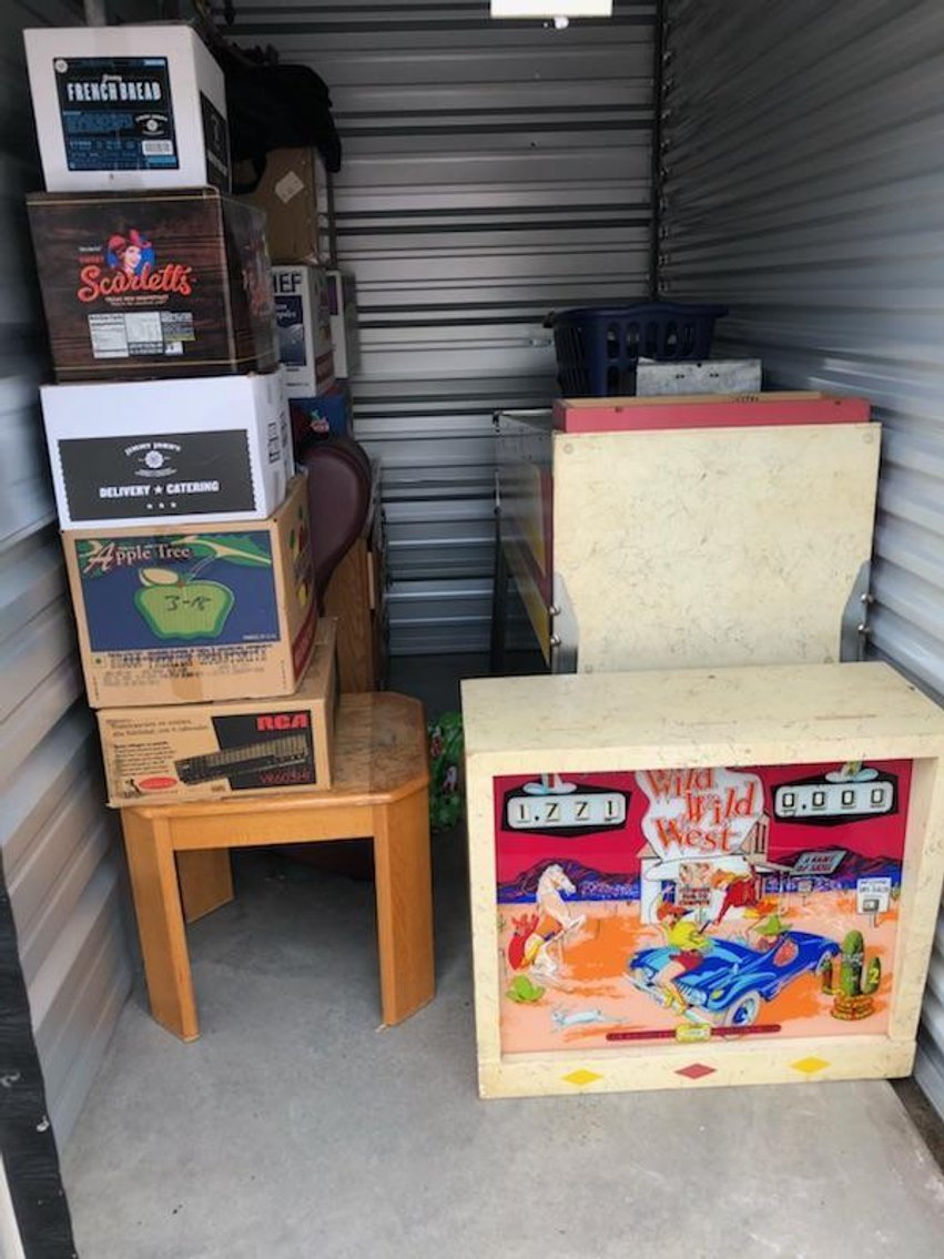 Storage Unit Auction: (11) Units