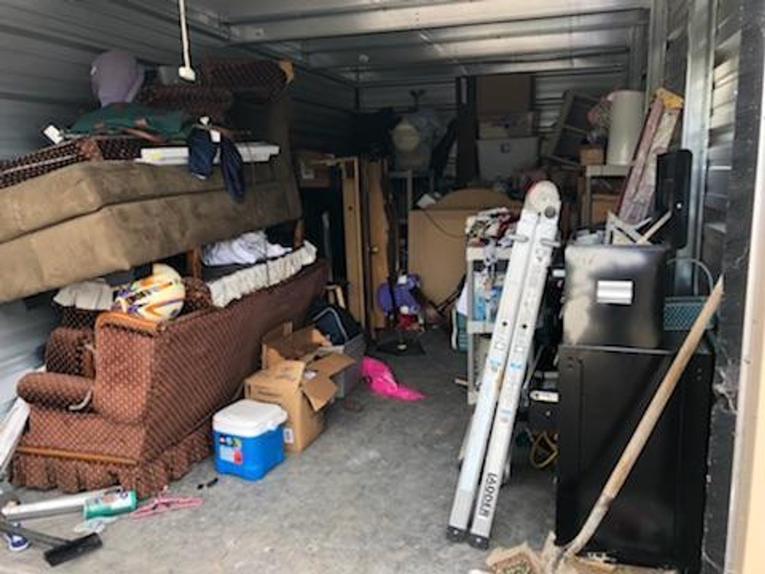 Storage Unit Auction: (11) Units