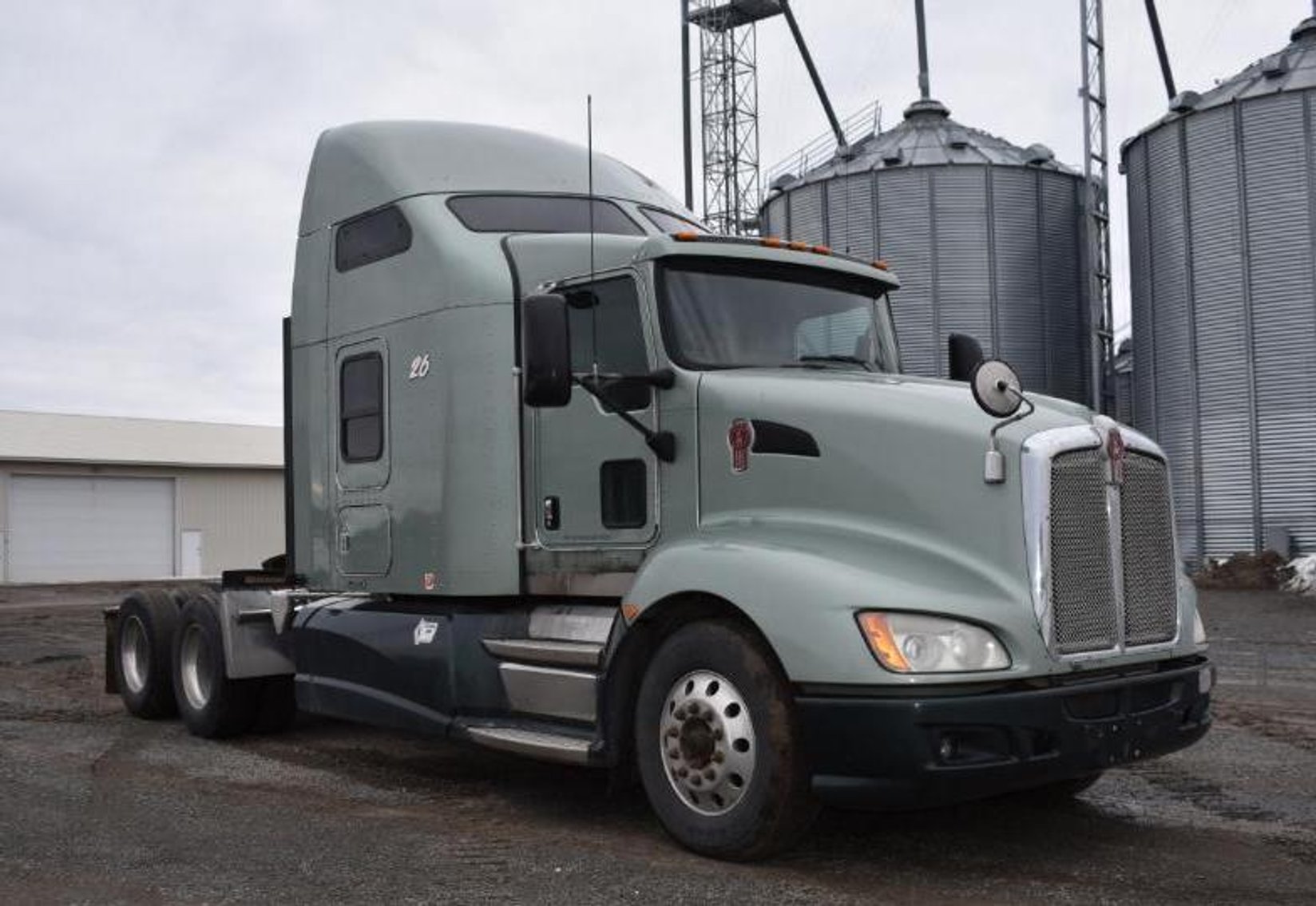 Cat 85C Challenger & 2010 Kenworth T660 Tractor