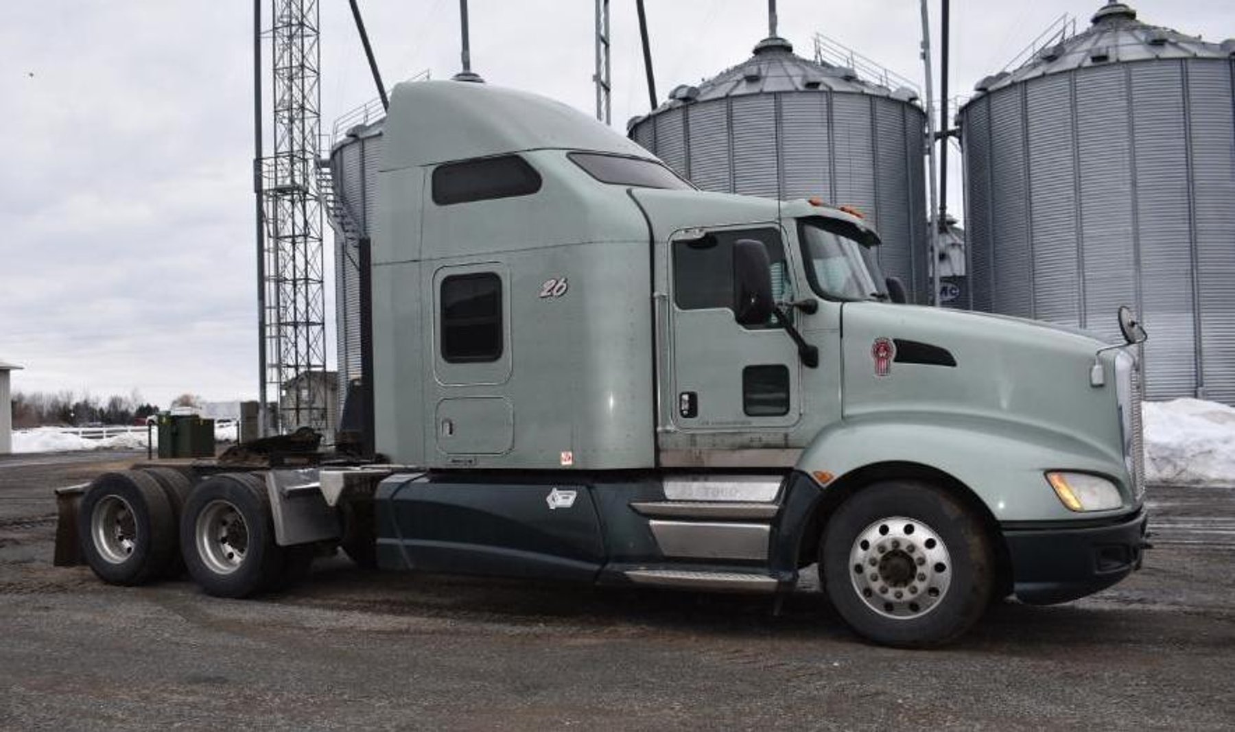 Cat 85C Challenger & 2010 Kenworth T660 Tractor