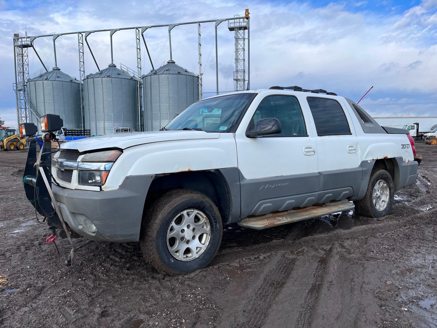 2010 Cadillac Hybrid SUV, 2002 Chevrolet Avalanche 4WD, 2003 Dodge 1500