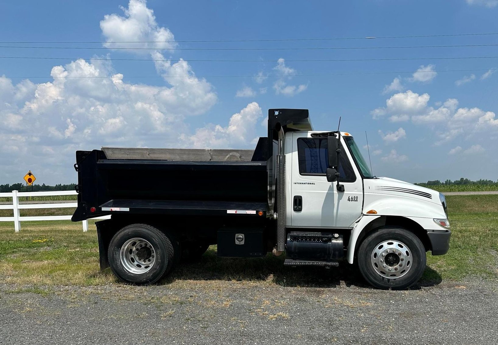 2003 International 4400 SBA 4X2 Dump Truck