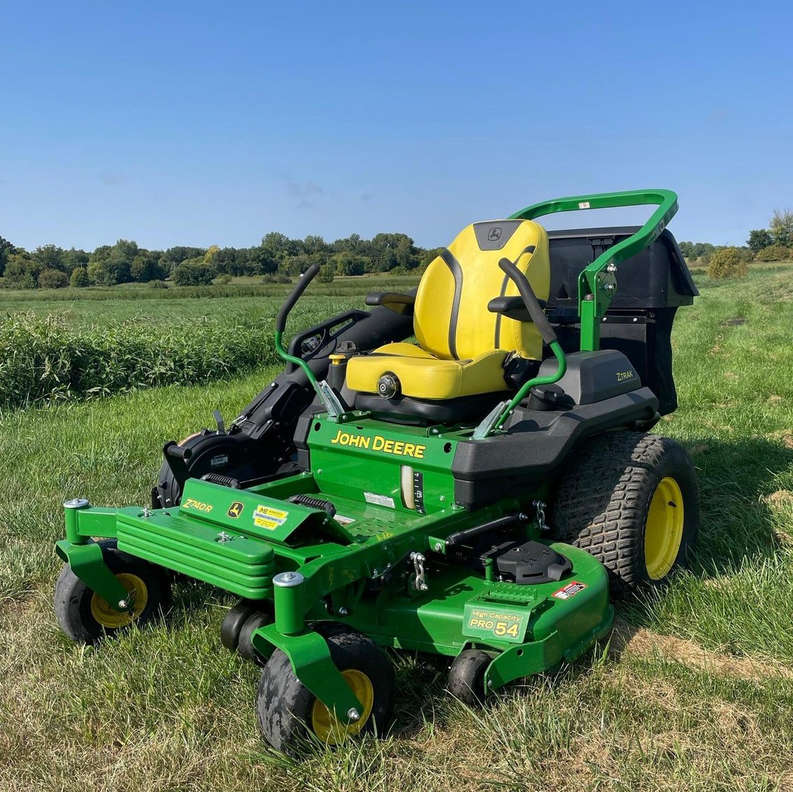 John Deere Z740R Zero Turn Lawn Mower With Bagging System