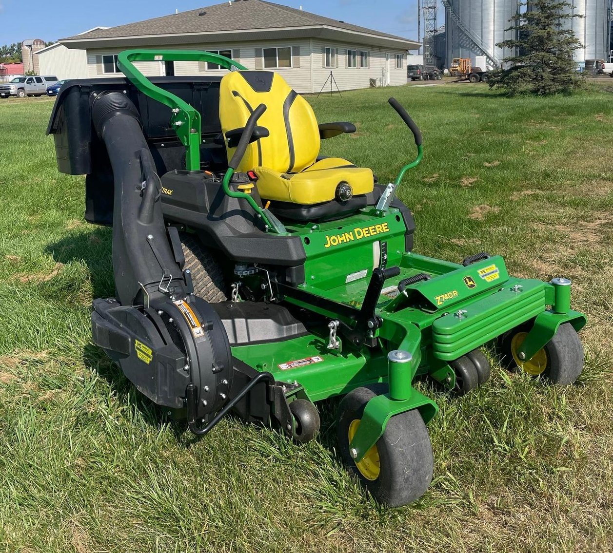 John Deere Z740R Zero Turn Lawn Mower With Bagging System