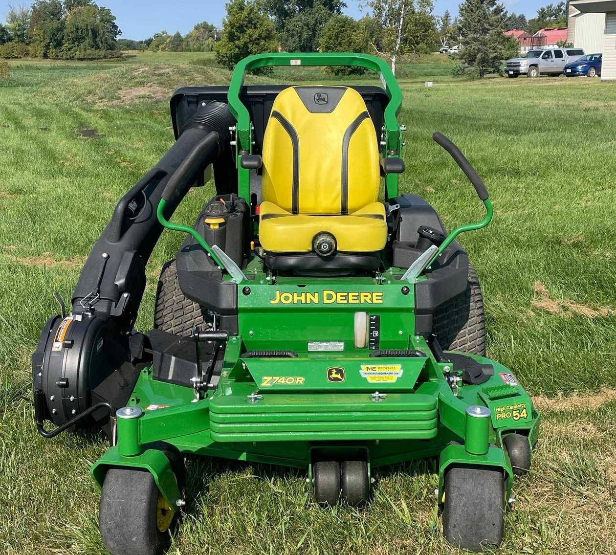 John Deere Z740R Zero Turn Lawn Mower With Bagging System