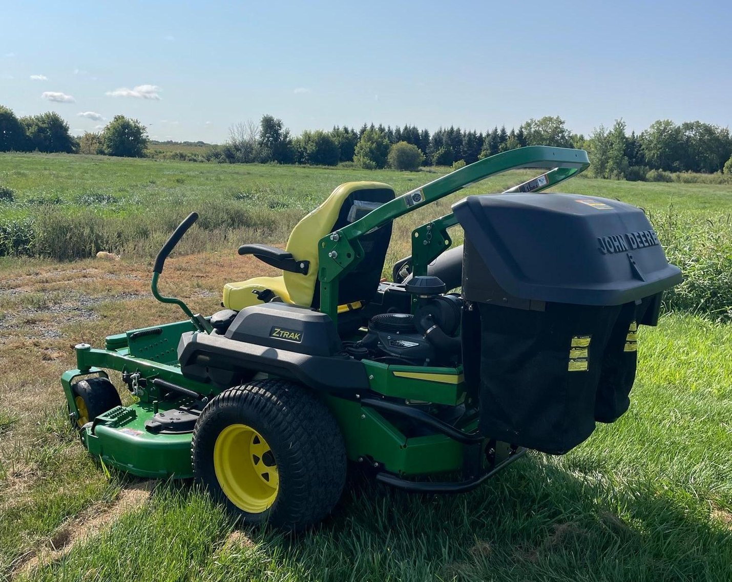 John Deere Z740R Zero Turn Lawn Mower With Bagging System