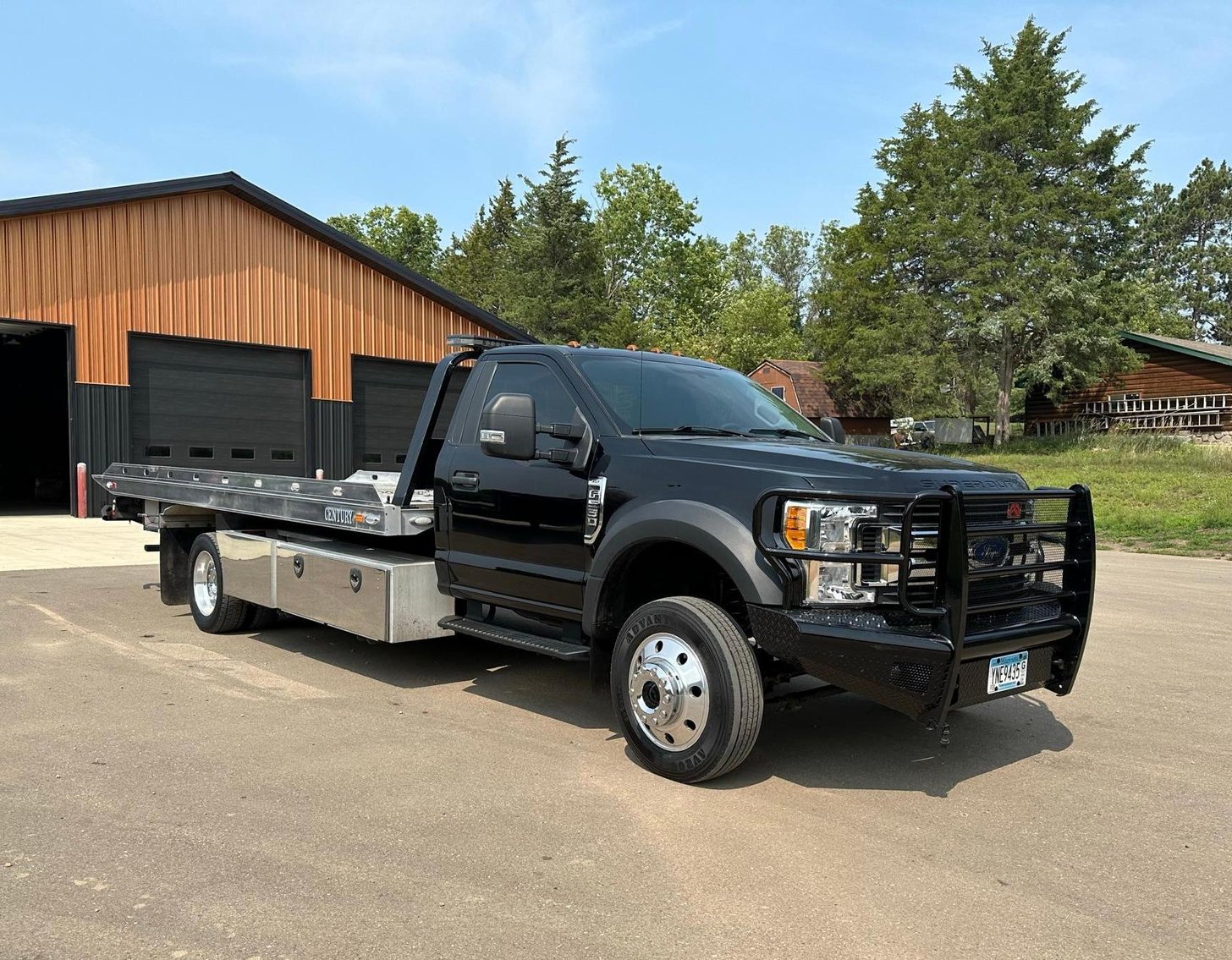 2017 Ford F-550 XLT With Century Aluminum Rollback Aut-Grip Wheel Lift