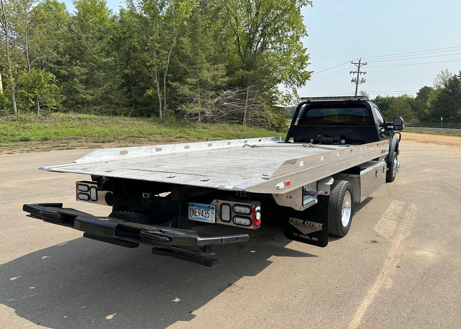 2017 Ford F-550 XLT With Century Aluminum Rollback Aut-Grip Wheel Lift