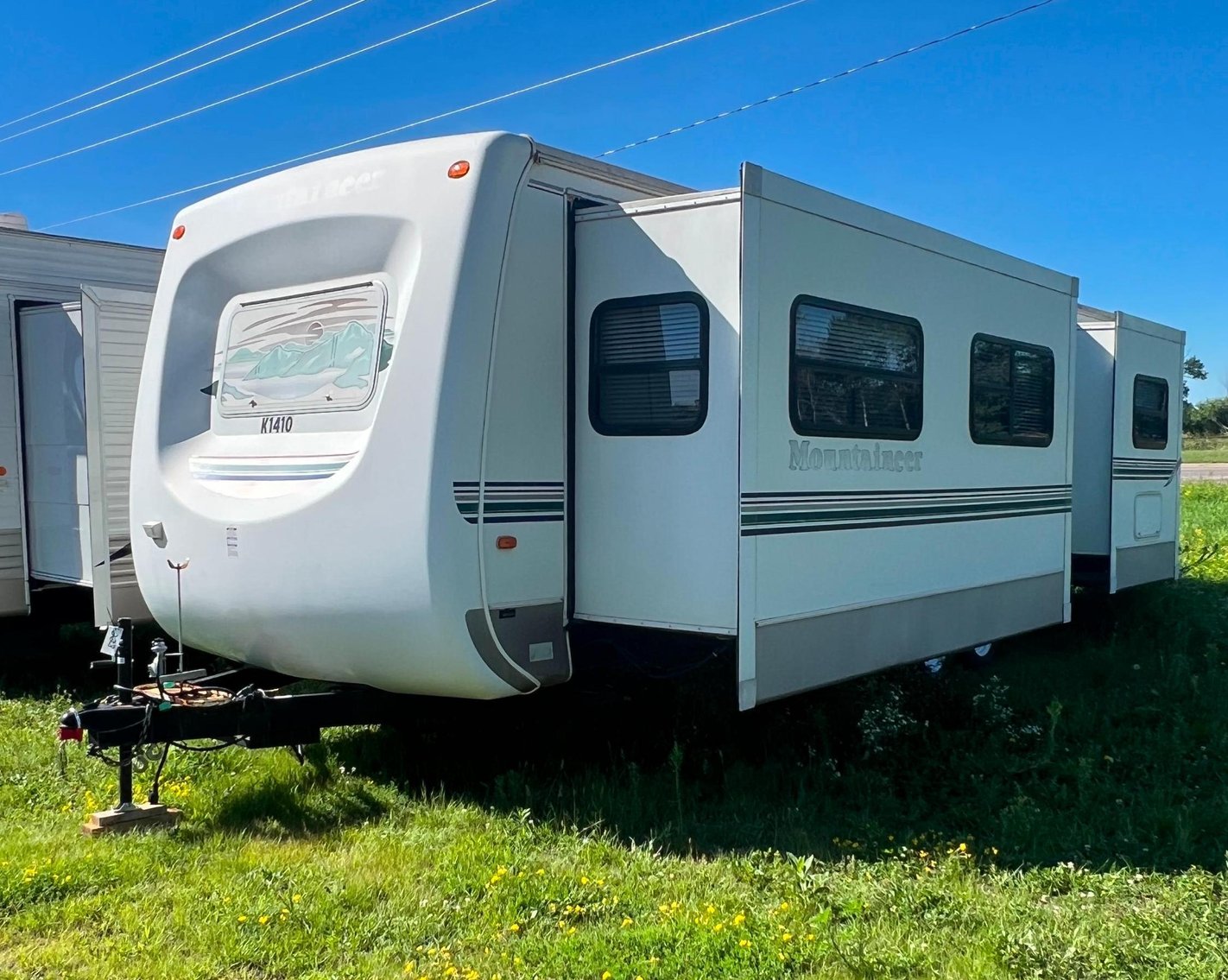 14 Campers: 10 Travel Trailers & (3) 5th Wheels