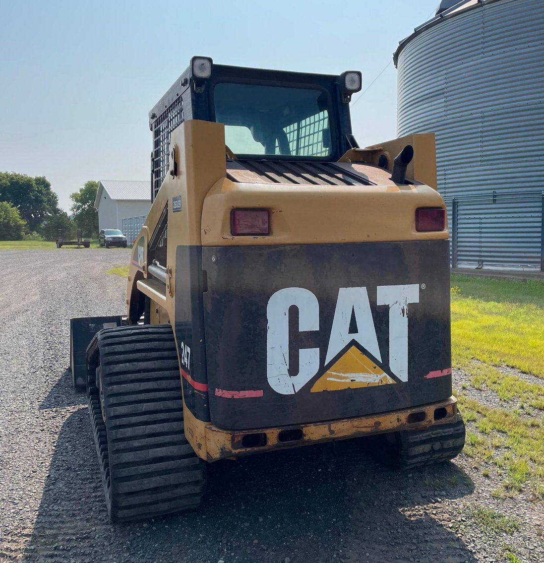 CAT 247 Skid Steer With 6' Bucket