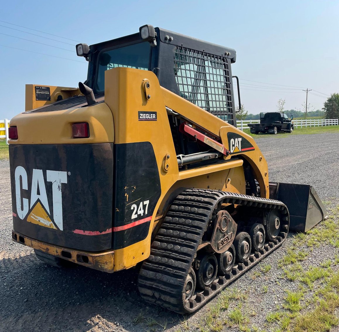 CAT 247 Skid Steer With 6' Bucket