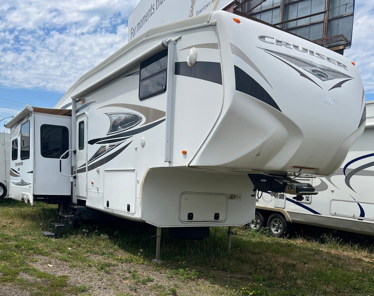 21 Campers: (8) 5th Wheel & (13) Travel Trailers