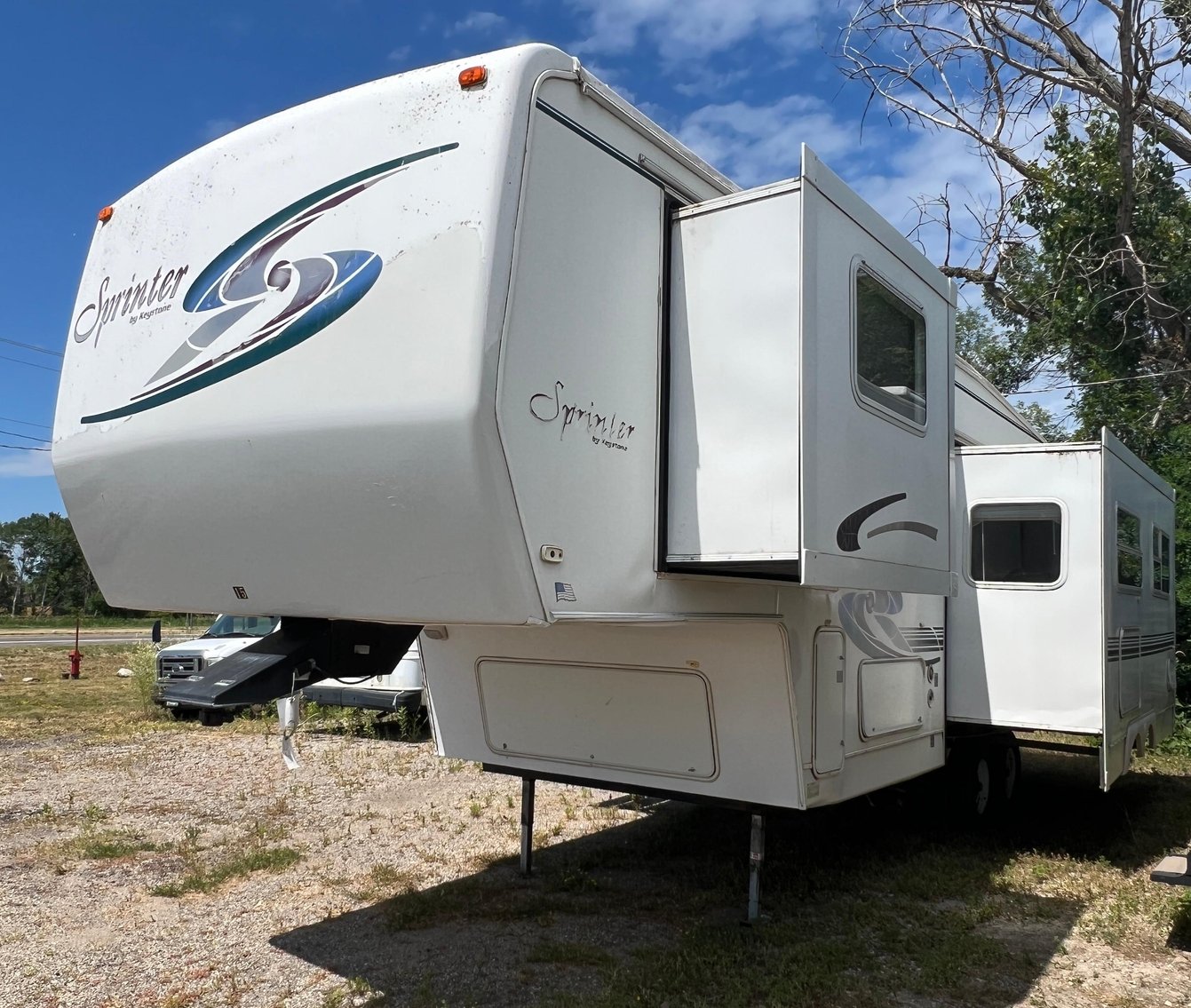 21 Campers: (8) 5th Wheel & (13) Travel Trailers