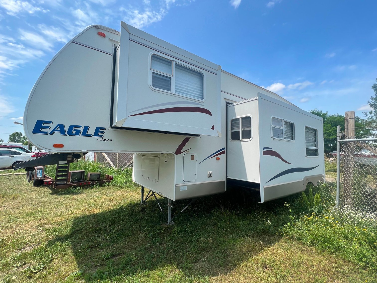 21 Campers: (8) 5th Wheel & (13) Travel Trailers