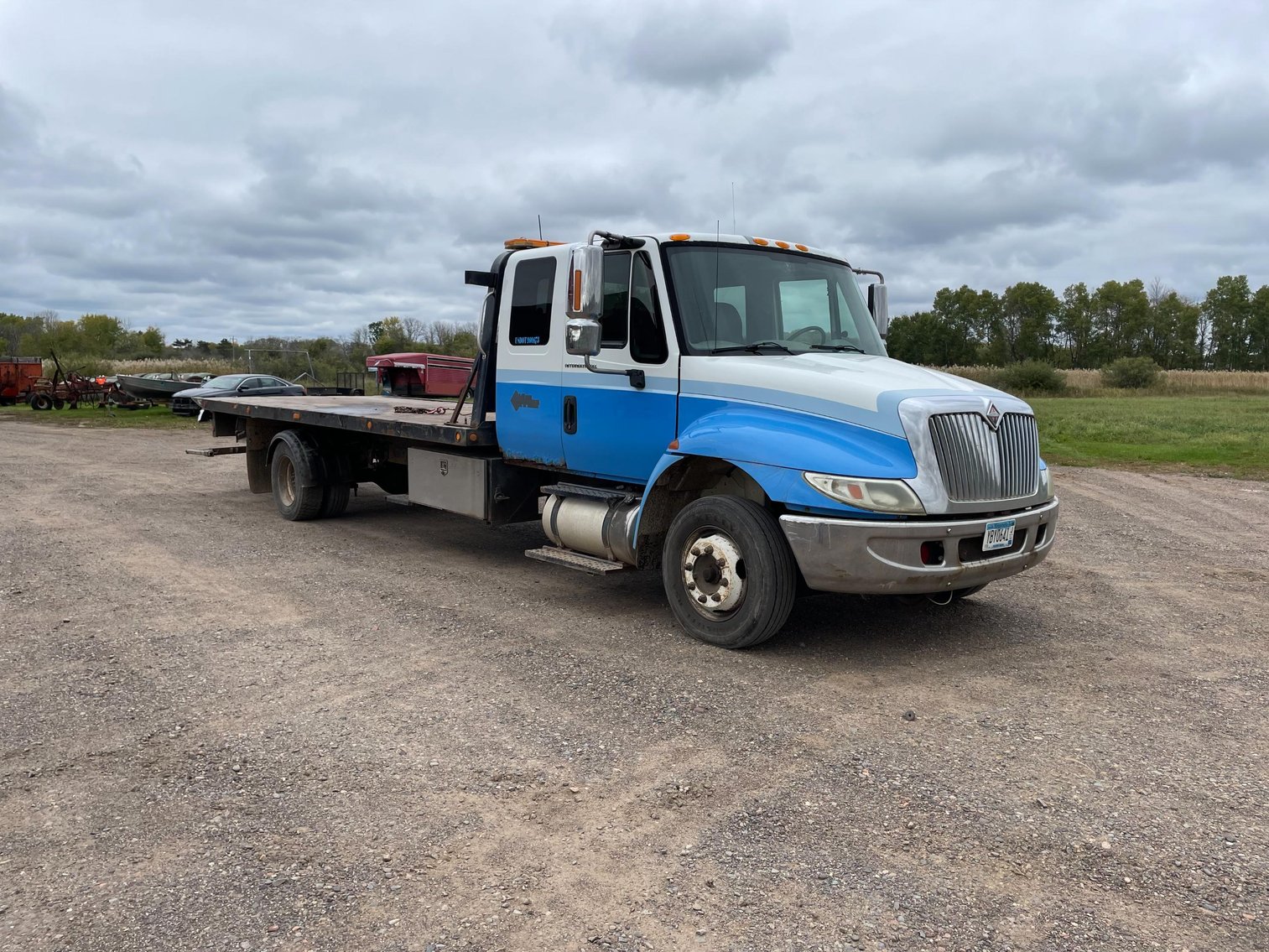 2002 Navistar 4300SBA 4X2 Rollback, Frame Rack, Shop Supplies