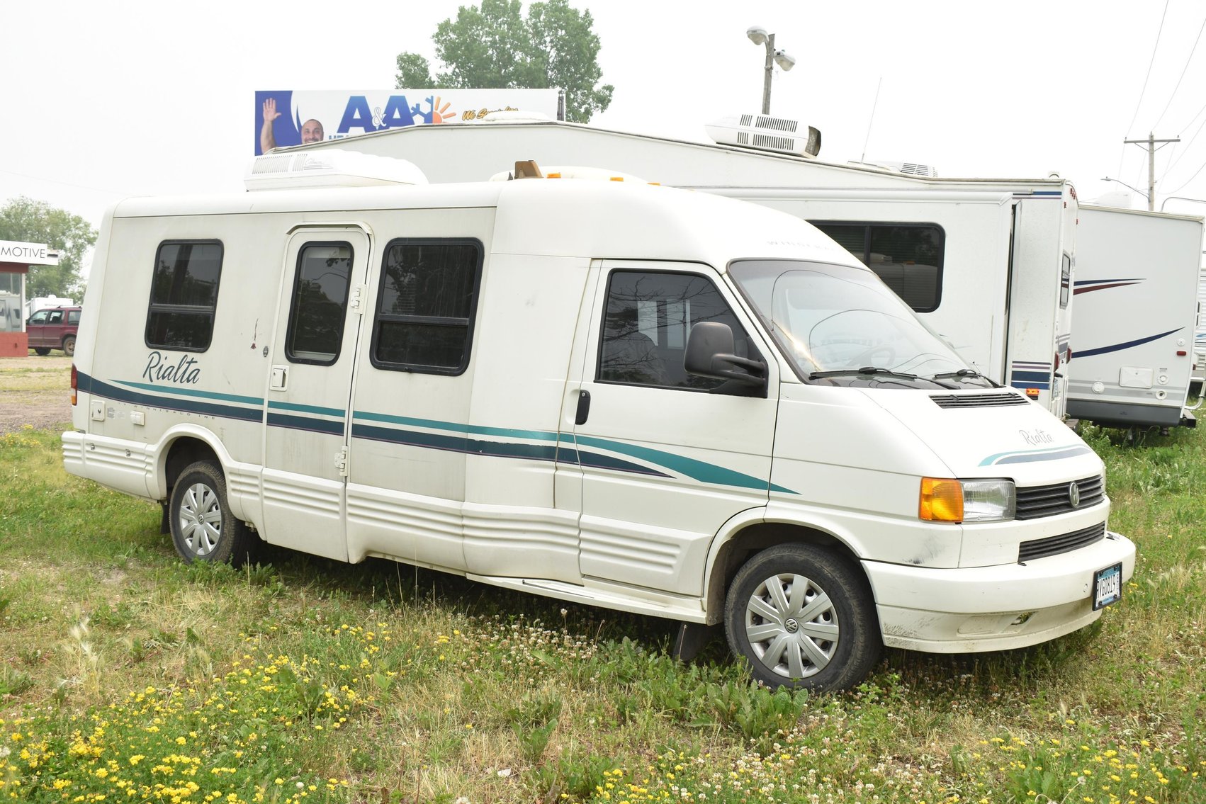 20 Campers: (1) Airstream, (1) Motorhome, (4) 5th Wheels, (14) Travel Trailers