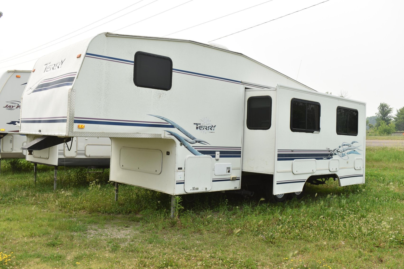 20 Campers: (1) Airstream, (1) Motorhome, (4) 5th Wheels, (14) Travel Trailers