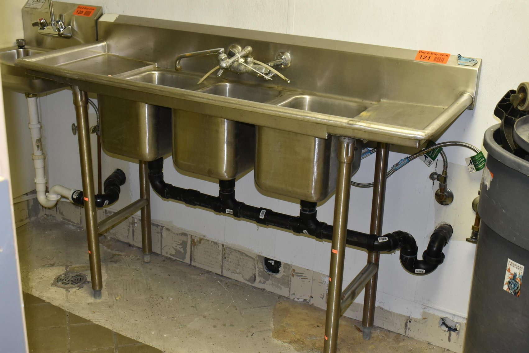 Restaurant Equipment: Sinks, Freezers, Refrigeration, Prep Tables