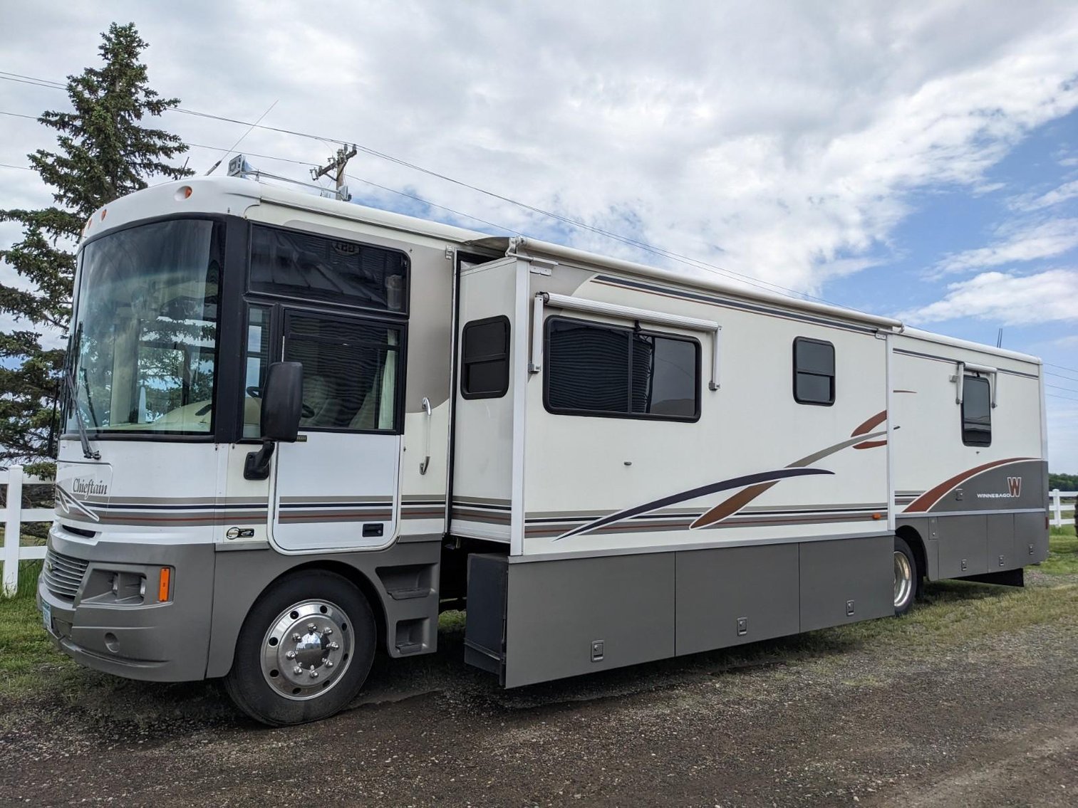 2002 Chieftain By Winnebago 39' Motorhome