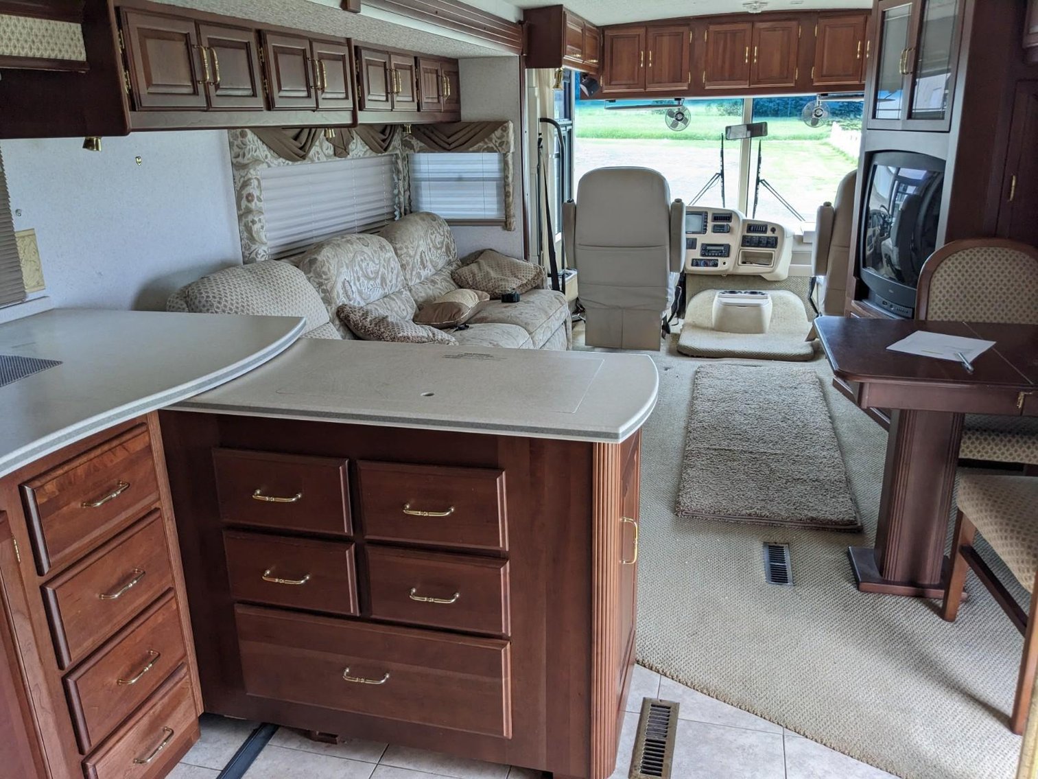 2002 Chieftain By Winnebago 39' Motorhome